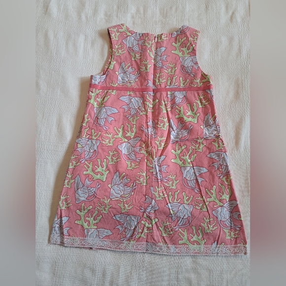 Vineyard Vines girls size 4T angel fish with coral design, hem down. 1 mark - Picture 3 of 6